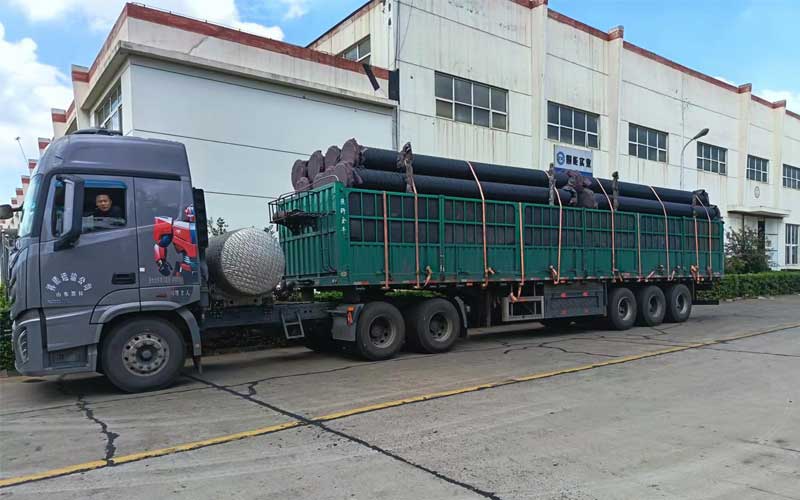 国能实业煤矿用覆层螺旋焊接复合钢管陆续装车发往内蒙地区